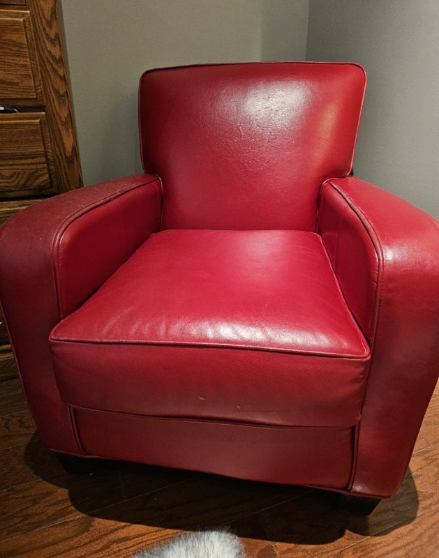 Red Vinyl Club (Accent) Chair in Chairs & Recliners in Owen Sound