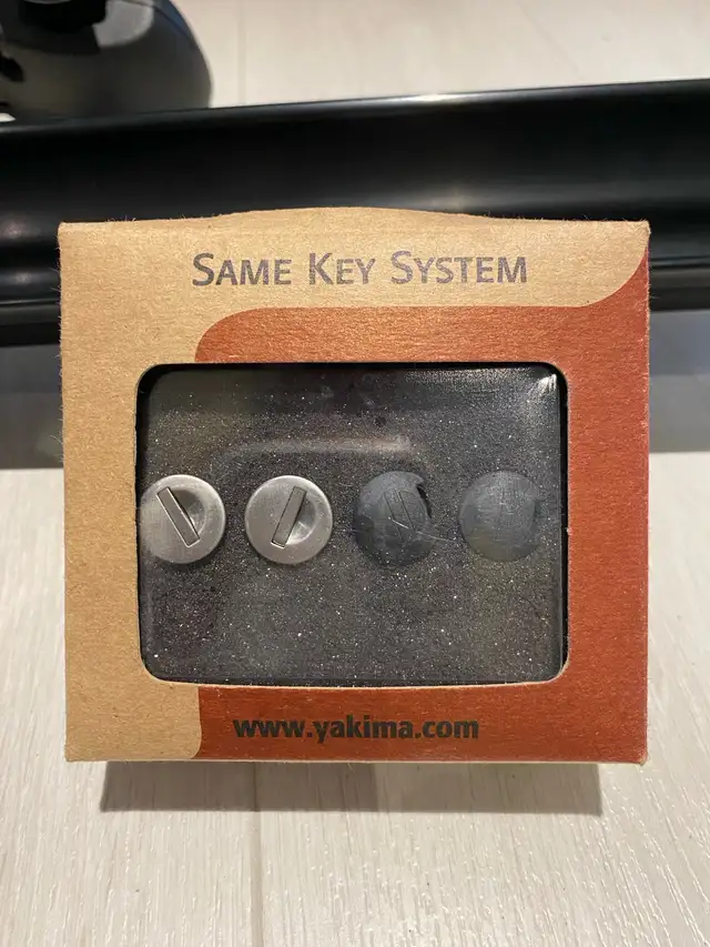 YAKIMA BICYCLE FORK MOUNT ROOF CARRIERS (2), WITH MATCHING KEYS in Other in Barrie - Image 8