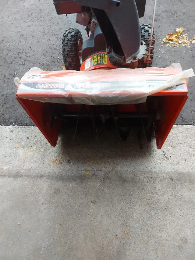 SNOW BLOWER in Snowblowers in Mississauga / Peel Region - Image 4