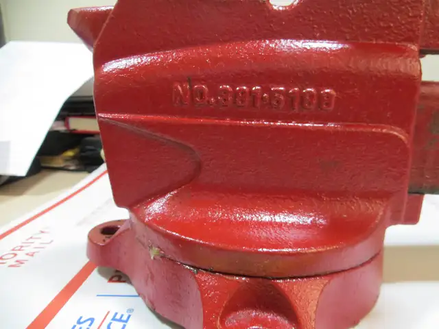 Vise Craftsman (2) 5.5" jaw ($175) & 4.5" jaw $140 in Hand Tools in Windsor Region - Image 9