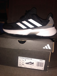 Adidas 8,.5 Courtjam Tennis shoes