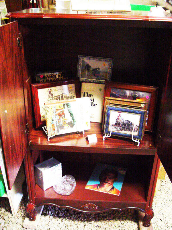 Vintage Cupboard: Fort Erie in Other in St. Catharines - Image 4