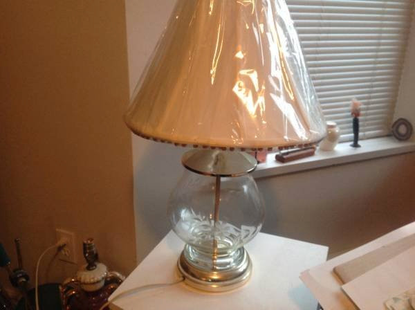 LAMP - ANTIQUE STYLE - in Indoor Lighting & Fans in Delta/Surrey/Langley - Image 4