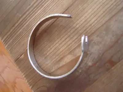 Bracelet en métal clé à molette vintage (wrench) de rouille, View more