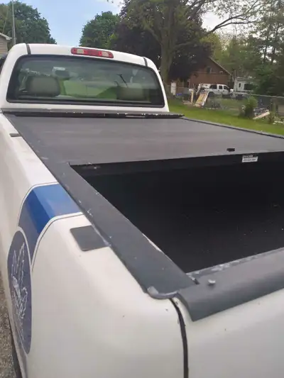 Retractable aluminum. Currently on 2004 Toyota tundra. No key. Good condition but not mint.box liner...