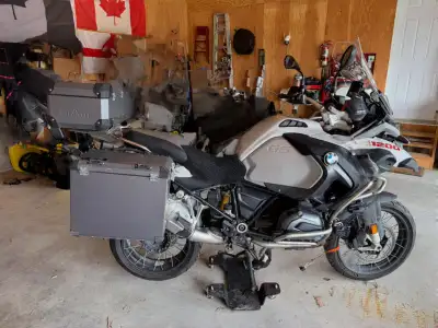 Great bike in great shape. Lots of extras; Bumot top box and panniers, side mirror extenders with he...