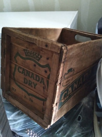 VINTAGE WOODEN CANADA DRY CRATE