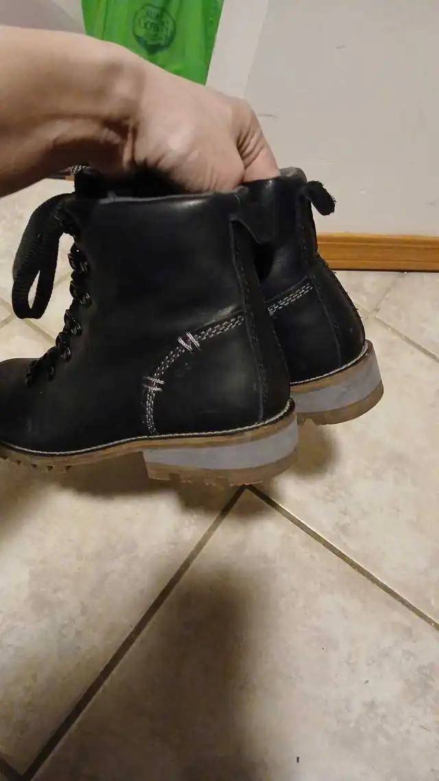 Winter Boots Leather Kodiak Women Size 7 in Women's - Shoes in Calgary - Image 4