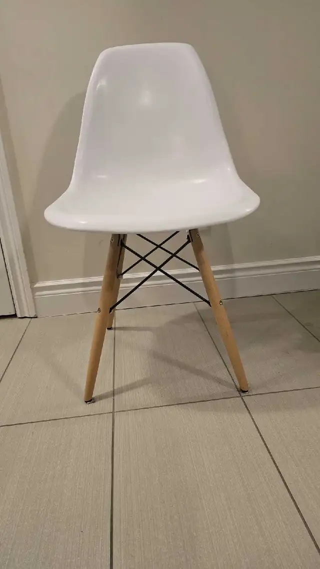 White Eiffel Chair in Chairs & Recliners in Markham / York Region - Image 2