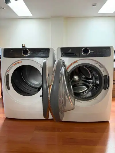 POSSIBLE BARGAINING This pre-owned Electrolux washer and dryer set features advanced cleaning techno...