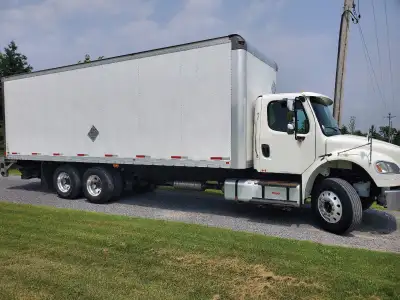 Owner operator unit. Very well maintained. 28ft box, 3000lbs tailgate. Safetied in August, Etested i...