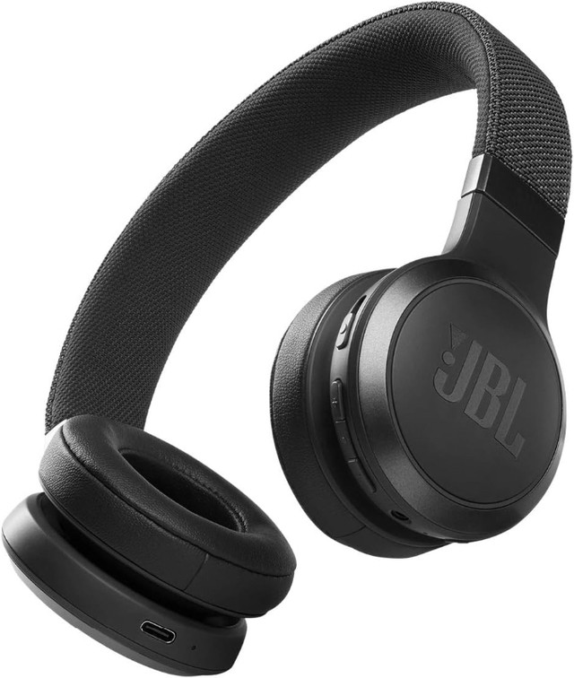 Black JBL Live 460NC Wireless Noise Cancelling Headphones - New in General Electronics in City of Toronto