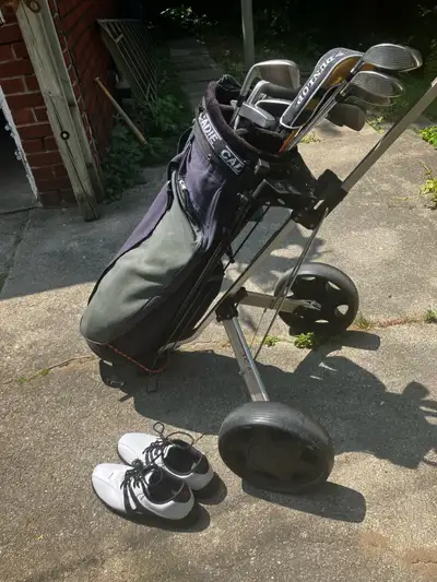 This complete used golf set is perfect for beginners and includes a Mizuno Tour Classic Oversize dri...