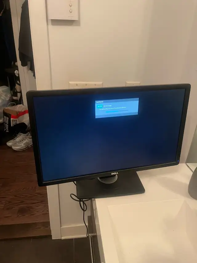 Moniteur Dell P2411 in Monitors in City of Montréal - Image 2