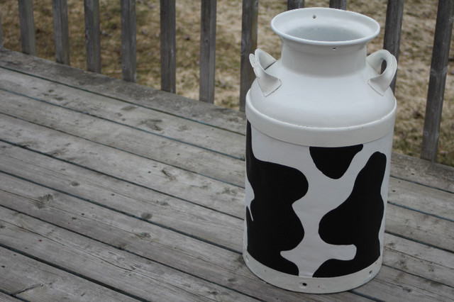 Vintage Milk Can in Arts & Collectibles in Kingston - Image 2