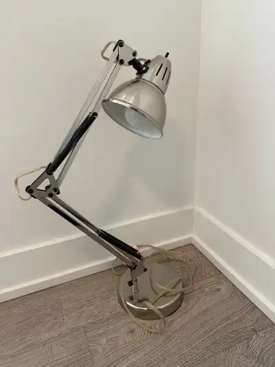 Classic style work lamp.