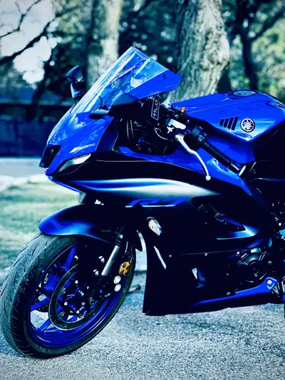 Like new R7 has 772km on bike never been dropped still in break in period. Comes with frame sliders...