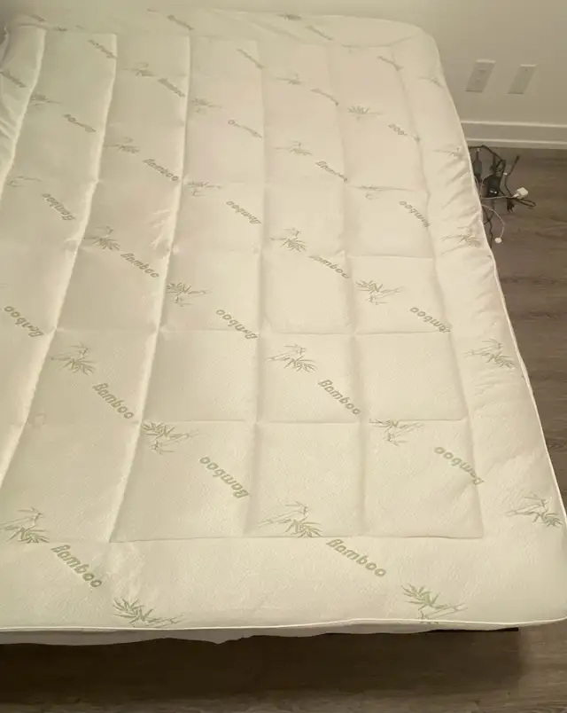 Queen Mattress Medium Firm with 3-inch quilted topper in Beds & Mattresses in Oshawa / Durham Region - Image 3