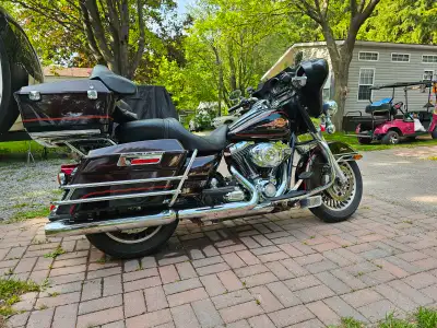 103 Power Air - Cooled Twin Cam Engine Electric Cruise Control. Metallic Root Beer Color. Shines bea...