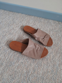 Bueno genuine leather sandals size 39