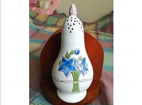 VINTAGE HAND PAINT MAJOLICA SALT / PEPPER SHAKER, MADE IN ITALY