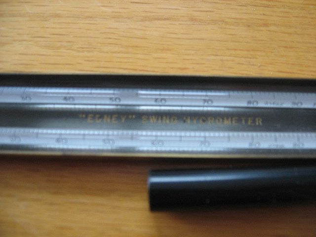 Swing hygrometer outlet