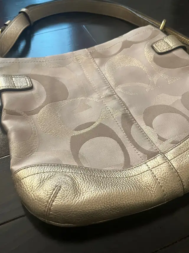 Coach Vintage monogram chain crossbody bag in Women's - Bags & Wallets in Mississauga / Peel Region - Image 5