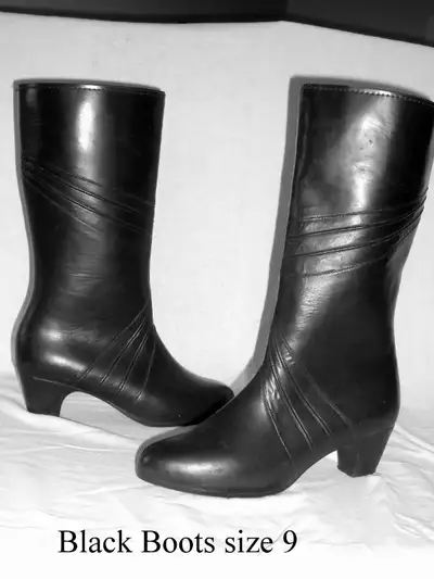 Tall Black Boots, size 9, 35 cm hi, warm lined, View more