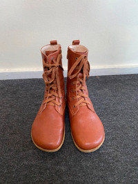 Tall Lace-up Barefoot Leather Boots (7-7.5)