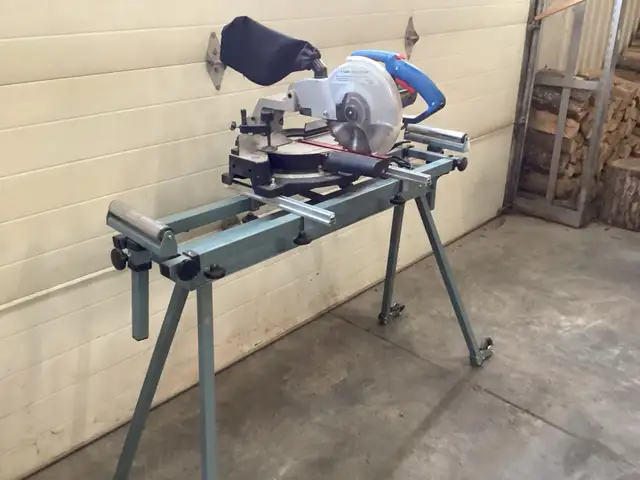 10 inch sliding compound miter saw in Power Tools in Trenton - Image 2