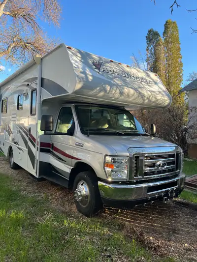 16 Ford motorhome Class C 125,591 kms. 24’, Cab and exterior was just professionally detailed and po...