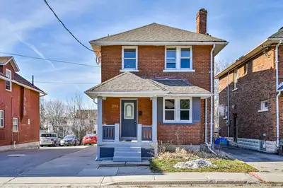 Apartment for Rent • Two Bedroom Apartment (2nd Floor) • Intersection: Simcoe & Adelaid • 1 min walk...