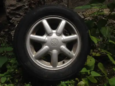 The 4 winter tires are on mags (with VW logo). They were previously on a Volkswagen Golf. Two of the...