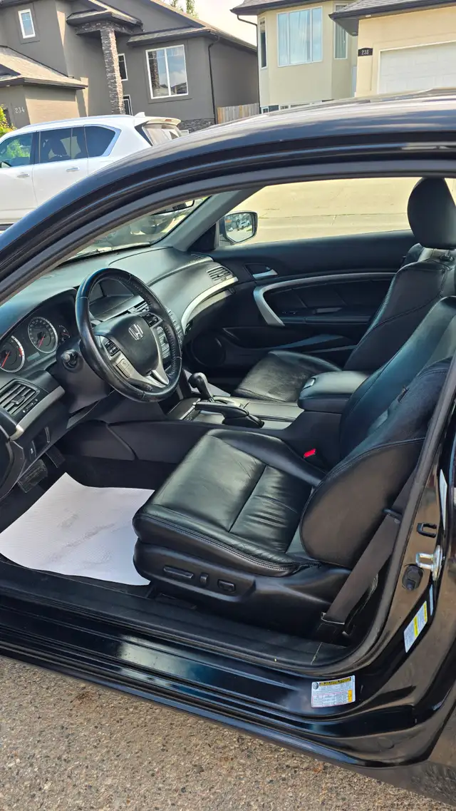 2011 Honda Accord EX-L Coupe  Low km only 140k. No accident in Cars & Trucks in Saskatoon - Image 8