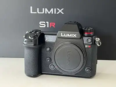 Panasonic Lumix S1R like new