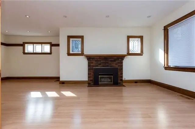 Detached House for Sale in Toronto -$910,00063771524799617124