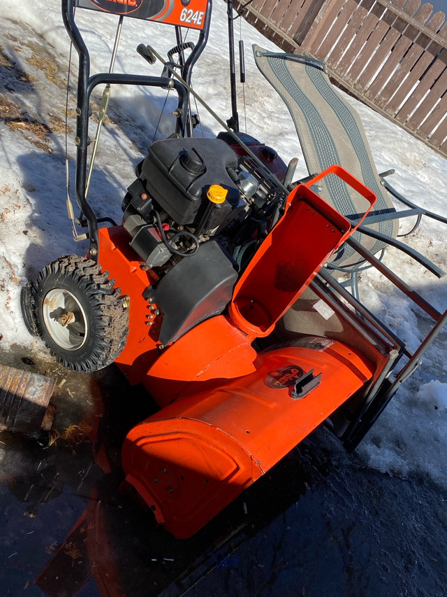 Like new gas snowblower  in Snowblowers in Saskatoon - Image 2