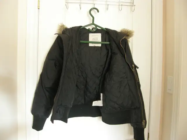 Woman light and winter jacket XS in Women's - Tops & Outerwear in Markham / York Region - Image 9
