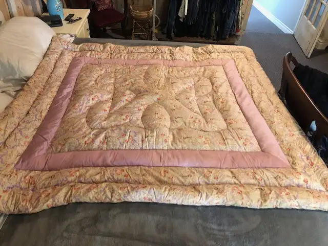 Vintage Feather Quilt/Comforter in Bedding in Oshawa / Durham Region - Image 2