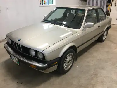 Second owner all original classic E-30. Overall in very good condition given the year and milage. Ha...