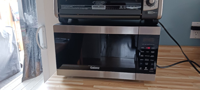 Microwave and toaster oven in Toasters & Toaster Ovens in Mississauga / Peel Region