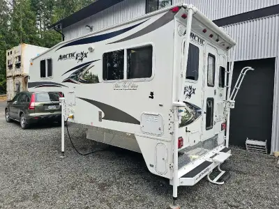 2012 Arctic Fox 865 always stored under cover when not in use, no leaks ever, everything in great co...