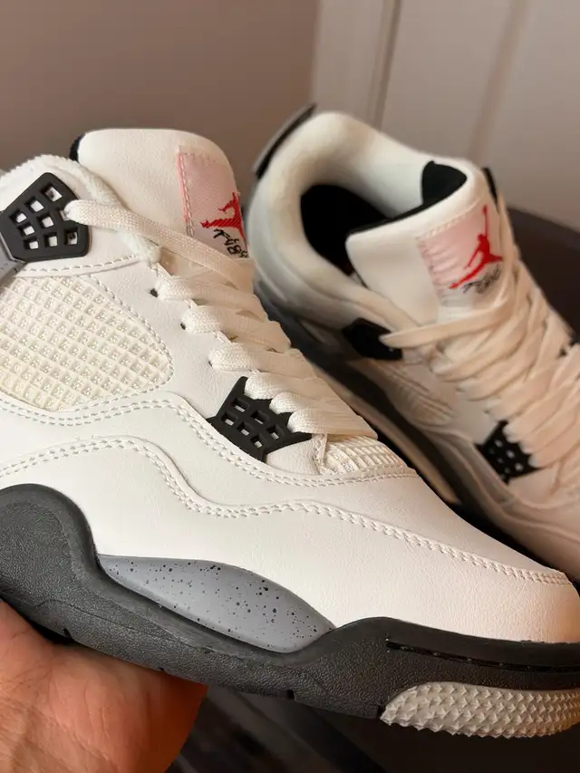 Air Jordan 4 size 8 / 8.5 in Men's Shoes in Oakville / Halton Region - Image 5