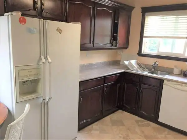Super convenient room 5 min. walk to Sry Ctrl/SFU/Skytrain63860083983489122