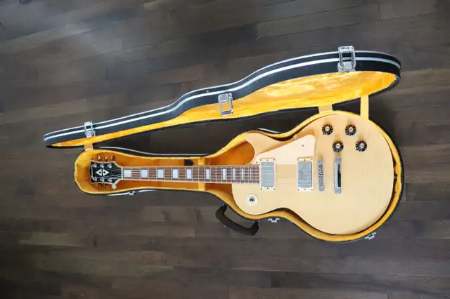 Les Paul Japanese Vintage Electric Guitar– Granada in Guitars in Hamilton - Image 6