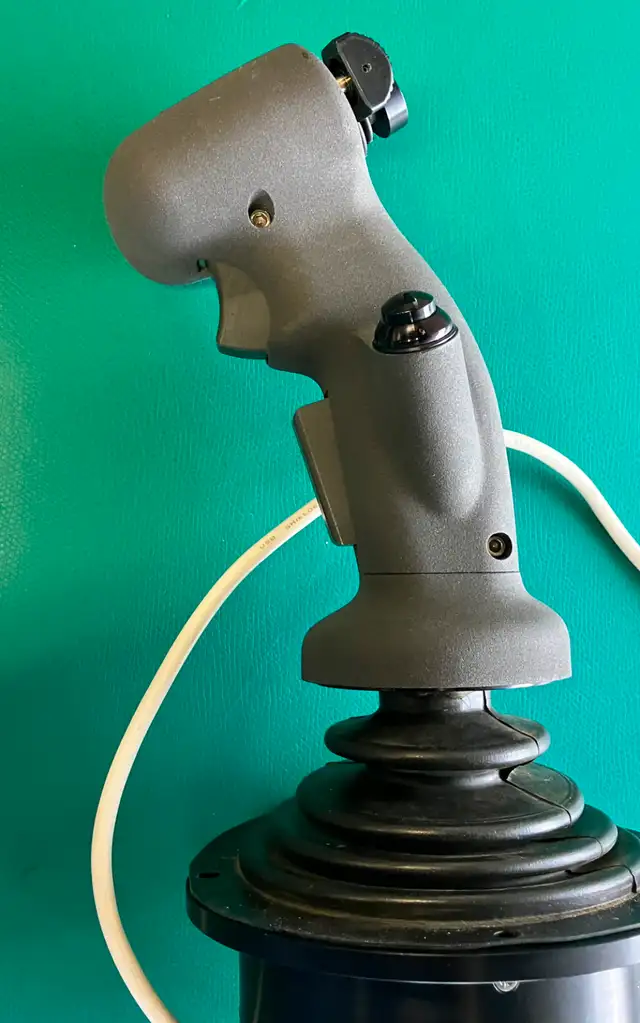 Joystick Controller Daco 1165-1 in Other in Québec City - Image 5
