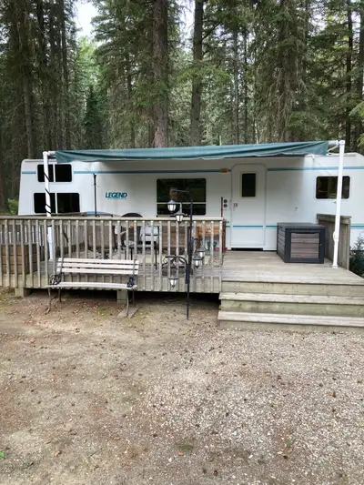 Vanguard bumber pull hard wall 2002 29 ft trailer, original owner 1/2 ton towable Everything works a...