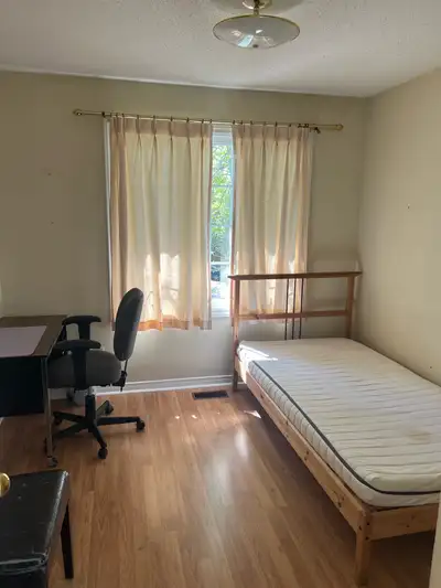 Private room in a female only house in a prime location