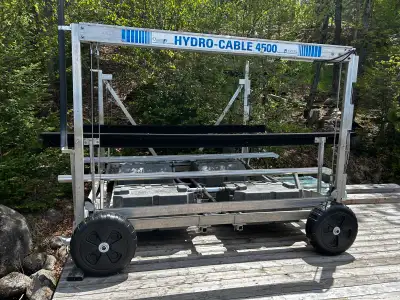 Je vends mon élévateur à bateau de Quais Bertrand Hydro-Cable 4500 en excellente condition pour prot...