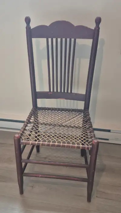 Ancienne chaise tressée, View more